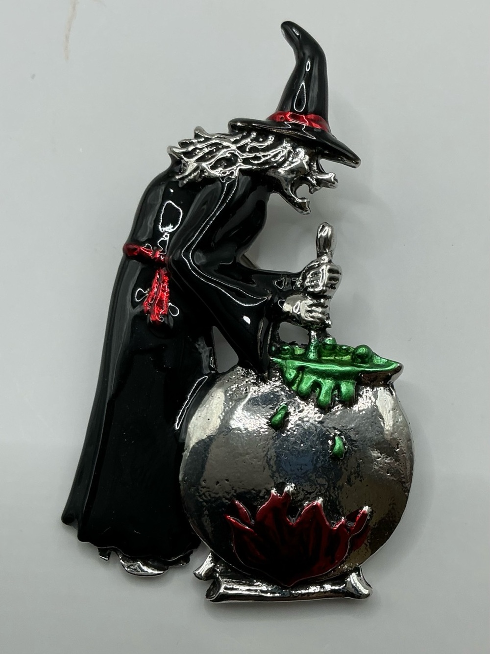 BLACK GRENN RED ENAMEL WITCH WITH CAULDRON BROOCH NWOT